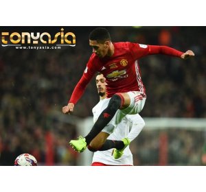 Smalling Lebih Percayakan Masa Depannya Kepada Mourinho | Agen Bola Online | Judi Bola